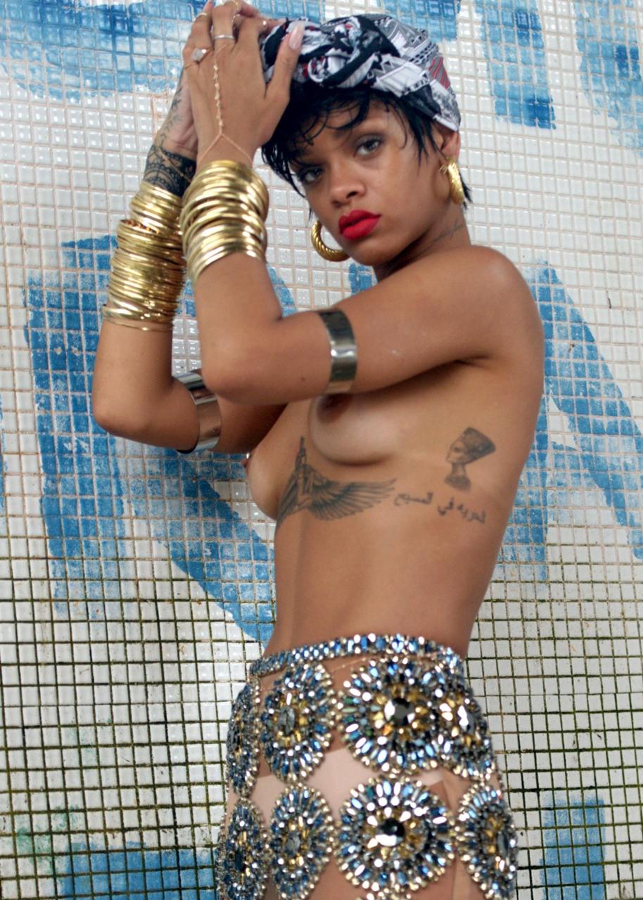 美国天后 顶级黑美人 蕾哈娜 (Rihanna) 出道至今所有裸体及做爱视频整理（合集版）蕾哈娜奶头有乳钉！图43