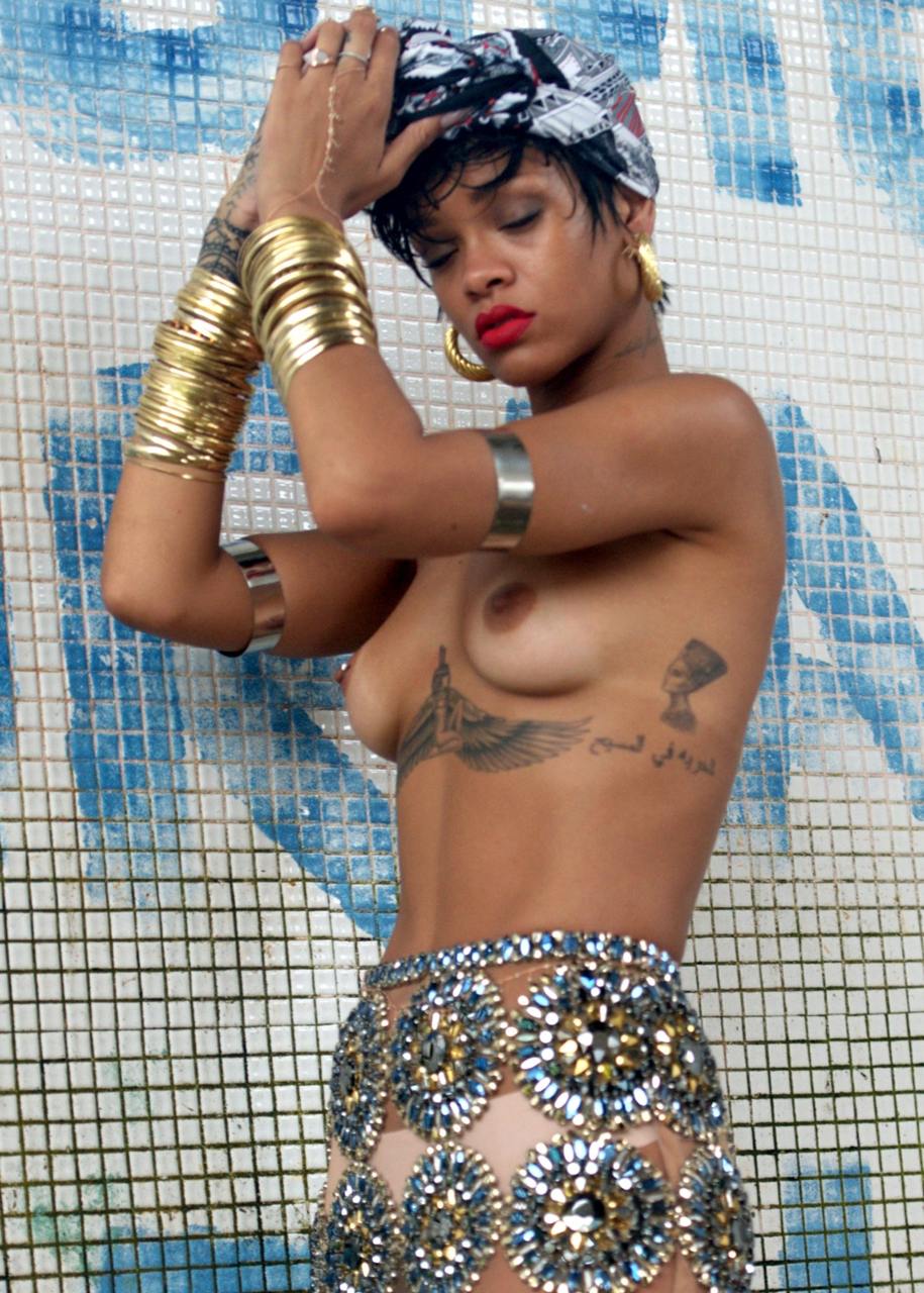 美国天后 顶级黑美人 蕾哈娜 (Rihanna) 出道至今所有裸体及做爱视频整理（合集版）蕾哈娜奶头有乳钉！图49