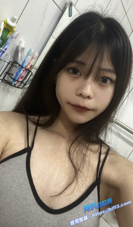 台湾情侣泄密 漂亮学生妹脱光光洗澡 大秀身材一级棒 拨开鲍鱼自慰发给男友打飞机！1
