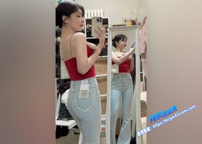 北京女子深夜狂欢男友在旁熟睡其大胆风骚自拍热舞自慰双重高潮太会玩了 图4WH700x500px
