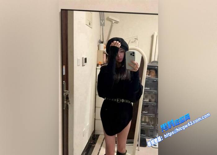 北京女子深夜狂欢男友在旁熟睡其大胆风骚自拍热舞自慰双重高潮太会玩了 图5WH700x500px