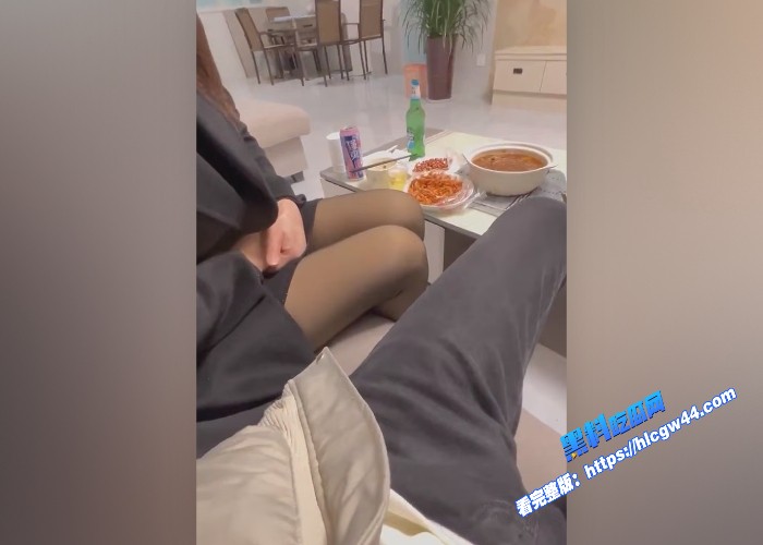 回老家最火的母子乱伦视频来咯我的陪读妈妈妈妈来陪你高考你竟然满脑子想着操她 图4WH700x500px 回老家最火的母子乱伦视频来咯我的陪读妈妈妈妈来陪你高考你竟然满脑子想着操她 图4WH700x500px