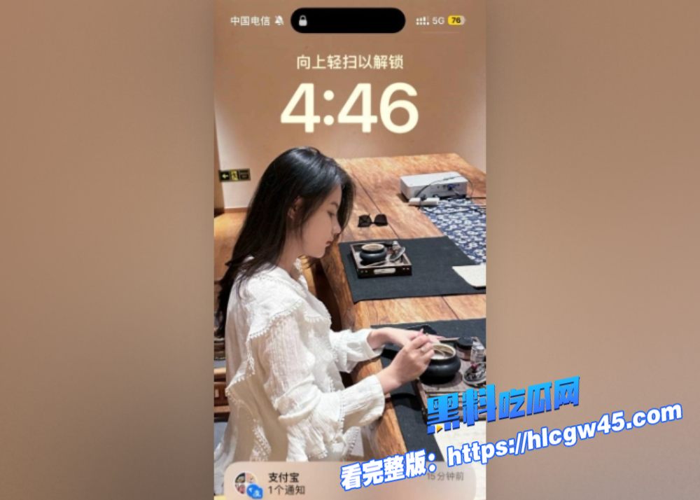 青岛高颜值气质美女幼师不雅视频曝光深情自慰表情十分享受 1