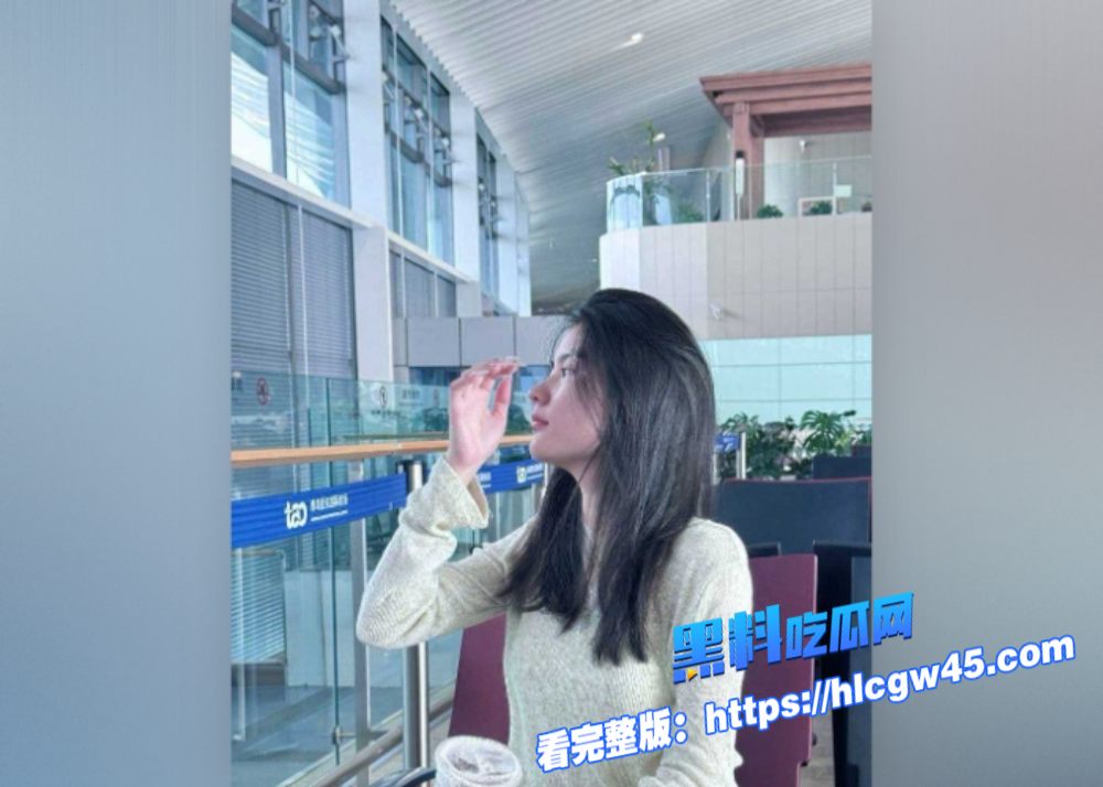 青岛高颜值气质美女幼师不雅视频曝光深情自慰表情十分享受 5