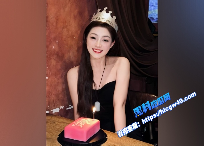 高颜值23岁舞蹈生美女小姐姐 完美露脸口交肉棒 美臀美穴被后入狂草 十分淫荡！ 7WH700x500px
