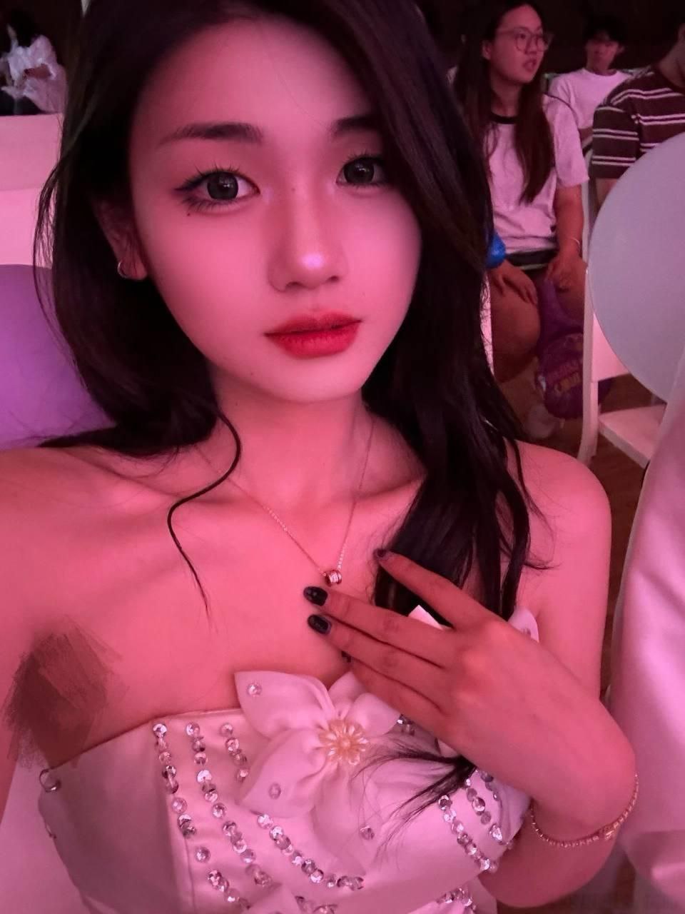 极品女大学生超高颜值 反差气质极极强 洗澡自拍视频泄密也不知道拍给谁看的!图3 极品女大学生超高颜值 反差气质极极强 洗澡自拍视频泄密也不知道拍给谁看的!图3