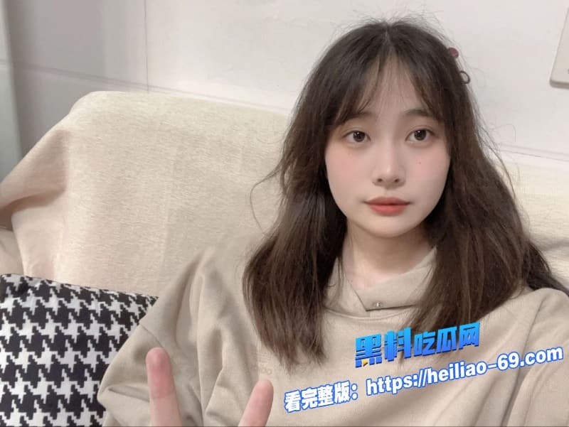 瓜友投稿上海传媒学院大四播音主持学姐林婷 人前清纯甜妹酒店被富哥无套中出狂干到高潮3 瓜友投稿上海传媒学院大四播音主持学姐林婷 人前清纯甜妹酒店被富哥无套中出狂干到高潮3