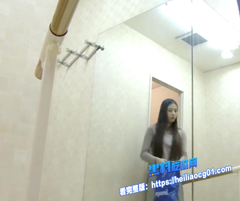 偷拍更衣室芭蕾少女1 偷拍更衣室芭蕾少女1