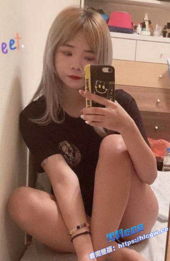 广西南宁精神小妹 在soul上找个精神小妹远程调教 年纪不大纹身和胸倒是挺大！图2