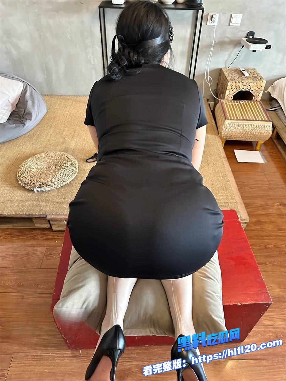 做会计的人妻少妇 果然做会计的就没有一个不骚的 喜欢她掰开小穴的样子!图3 做会计的人妻少妇 果然做会计的就没有一个不骚的 喜欢她掰开小穴的样子!图3