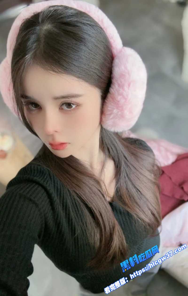 抖音高颜值擦边主播 蜜桃猫咪 榜一大哥定制骚舞视频流出 美乳骚穴若隐若现！ 8
