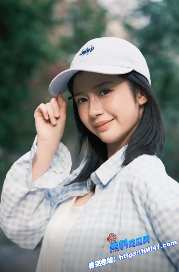 抖音网红张人极品女神内部付费定制福利流出旗袍漏穴掰逼特写自慰镜头缓缓流出白浆 6