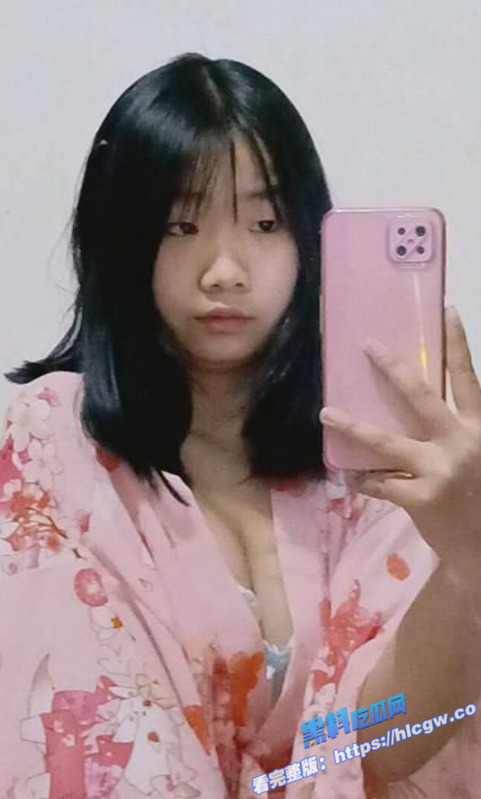 极品反差小萝莉 表面装作正经 私下用假鸡吧自慰娇喘连连 像母狗一样等着被操！图2