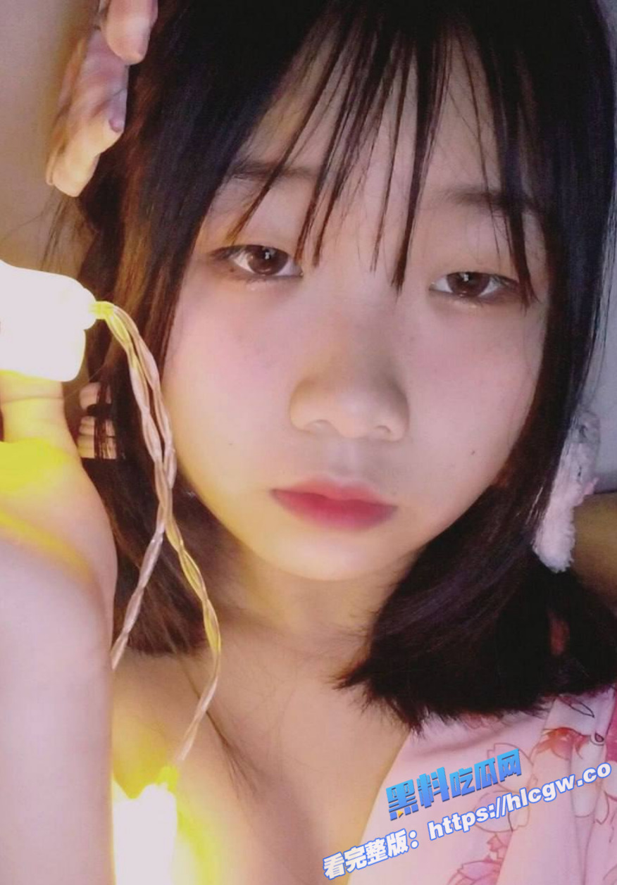 极品反差小萝莉 表面装作正经 私下用假鸡吧自慰娇喘连连 像母狗一样等着被操！图3