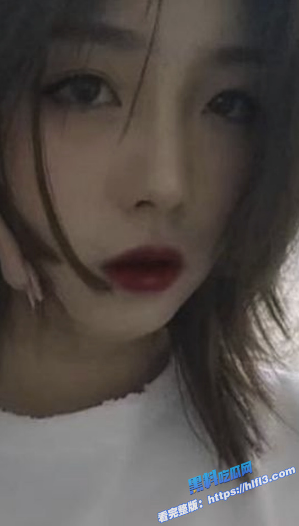长春性奴母狗 辉夜姬 多人群P视频曝光 被三根鸡巴轮流爆操 人都要被操晕了！3