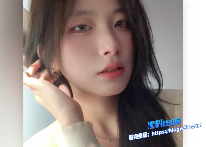 超漂亮纯欲风大奶学生妹潘萌雪极品一线天自拍给前男友看的性感照片和全裸自慰视频被泄密 图2 超漂亮纯欲风大奶学生妹潘萌雪极品一线天自拍给前男友看的性感照片和全裸自慰视频被泄密 图2