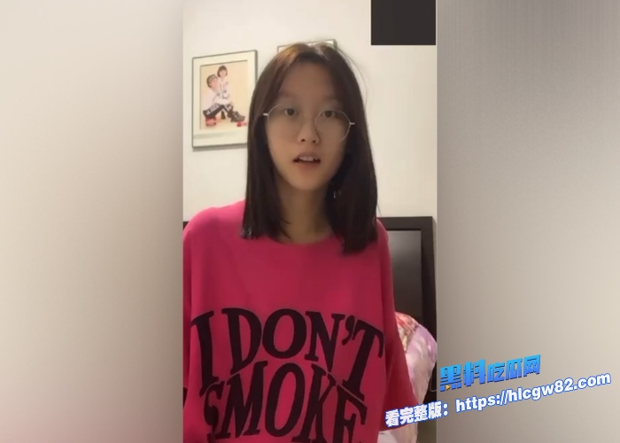 经典高中学生妹回顾李佳琦被网调视频完整版欣赏果然戴眼镜的学生妹就没有一个是清纯的私下骚的都没边了 图3
