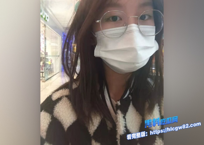 经典高中学生妹回顾李佳琦被网调视频完整版欣赏果然戴眼镜的学生妹就没有一个是清纯的私下骚的都没边了 图1
