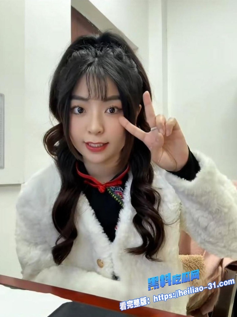 中职校巨乳老师李凉冰约炮流出嘴上喊不要身体却超级诚实2 中职校巨乳老师李凉冰约炮流出嘴上喊不要身体却超级诚实2