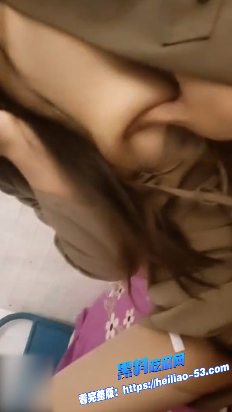 海角兄弟乱伦乱伦视频流出妹妹主动勾引哥哥肉色丝袜足交女上位狂摇屁股 5