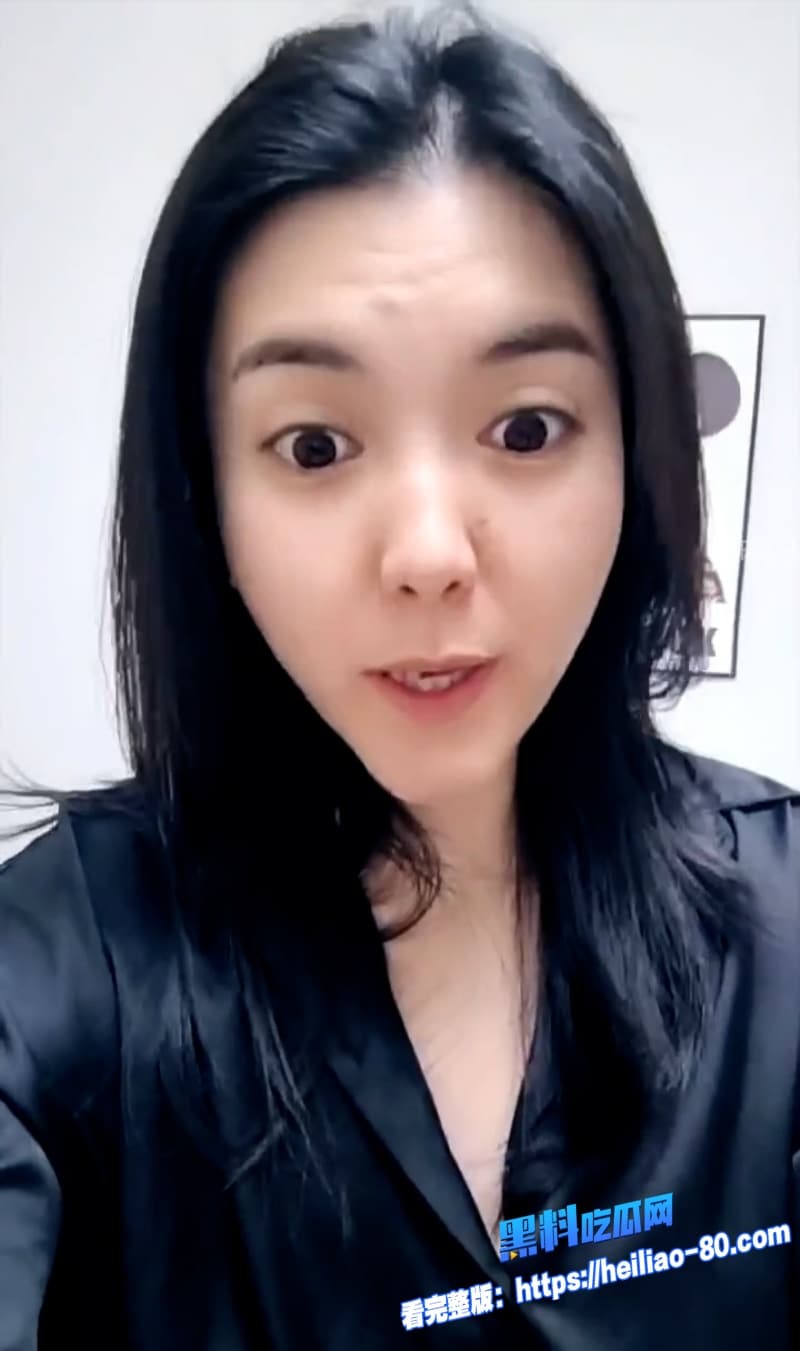 眼镜纹身精神小妹大战社会哥巨屌酒店内3P轮番骑乘诱惑度直接拉满1