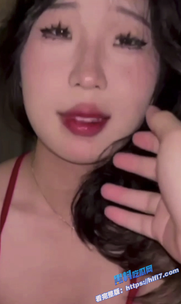 极品清纯反差婊 骚母狗一条 全自动榨汁机 喜欢被调教 上下双洞齐开疯狂抽插！3