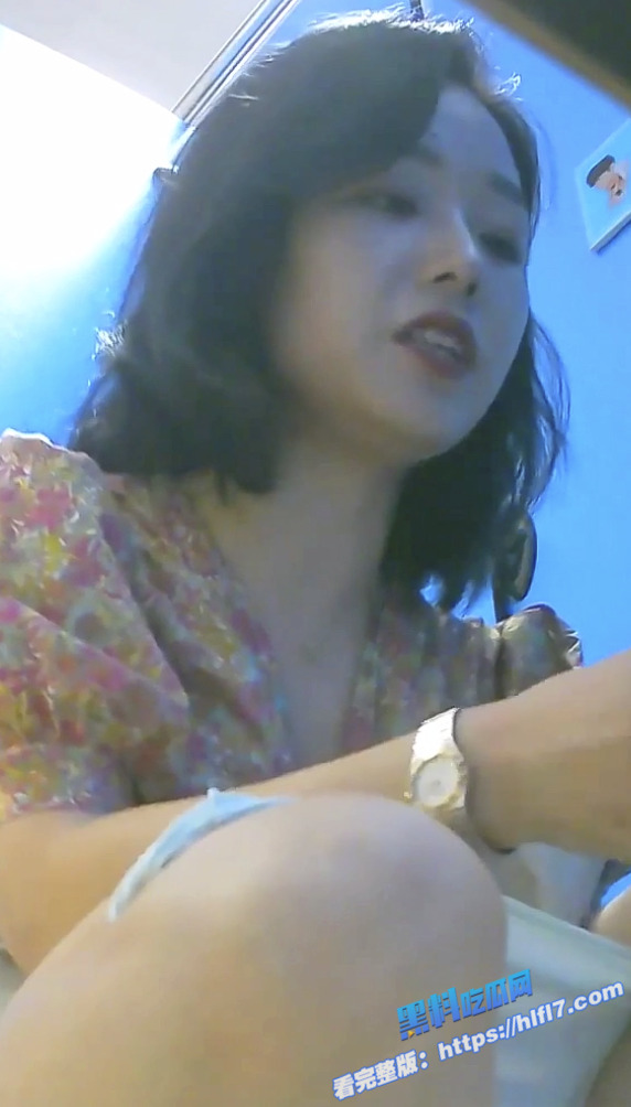 高清厕所偷拍!艺校女厕偷拍合集 各种气质美女 多毛鲍鱼一览无余!3 高清厕所偷拍!艺校女厕偷拍合集 各种气质美女 多毛鲍鱼一览无余!3