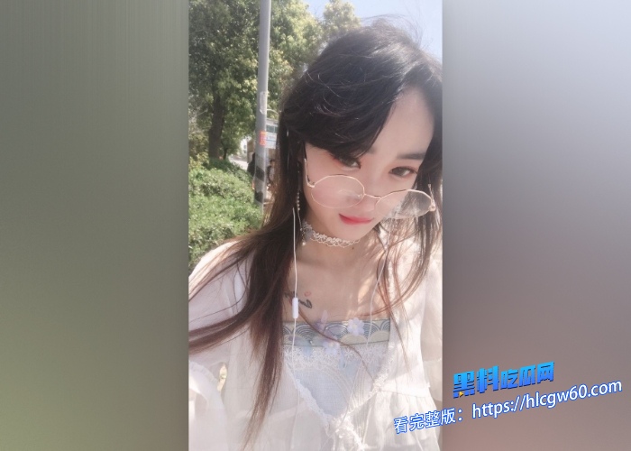 极品颜值情侣私拍泄密曝光女的长得好有气质还有一双绝世美腿反差骚母狗情趣口交啪啪大量生活照流出 图13 极品颜值情侣私拍泄密曝光女的长得好有气质还有一双绝世美腿反差骚母狗情趣口交啪啪大量生活照流出 图13