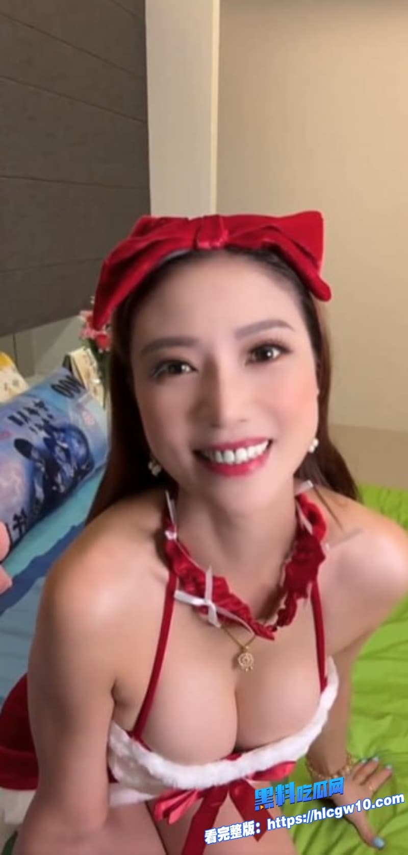 网黄反差眼镜妹李蓉蓉的秘密生活曝光平时清纯AV麻豆女神私下却被男人用按摩棒狂震骚穴7