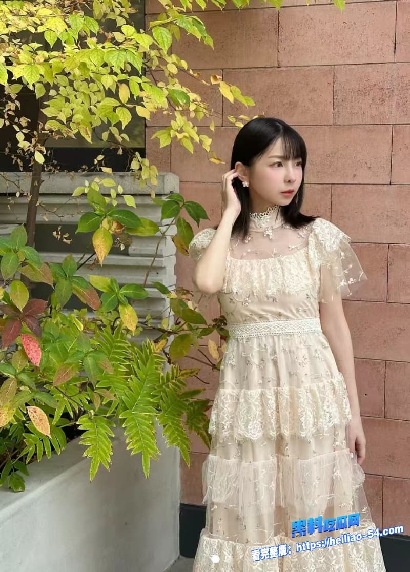 台湾高颜值女优tiny胎尼性爱视频流出地板上被猛男各种姿势狂操到潮吹高潮旁边还有观众现场观看2 台湾高颜值女优tiny胎尼性爱视频流出地板上被猛男各种姿势狂操到潮吹高潮旁边还有观众现场观看2