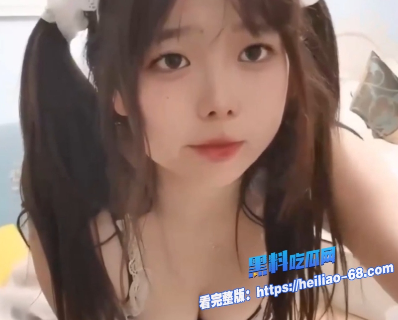 微胖福利姬小包子黑丝女仆等主人回家喝水洒裤裆直接跪舔肉棒狂操中出1