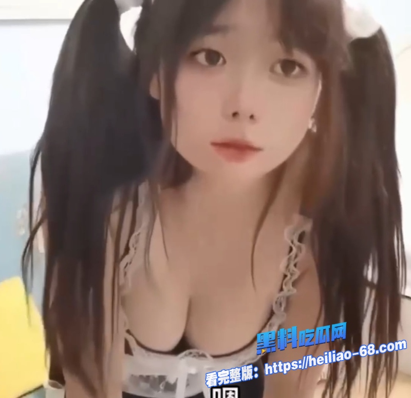 微胖福利姬小包子黑丝女仆等主人回家喝水洒裤裆直接跪舔肉棒狂操中出3