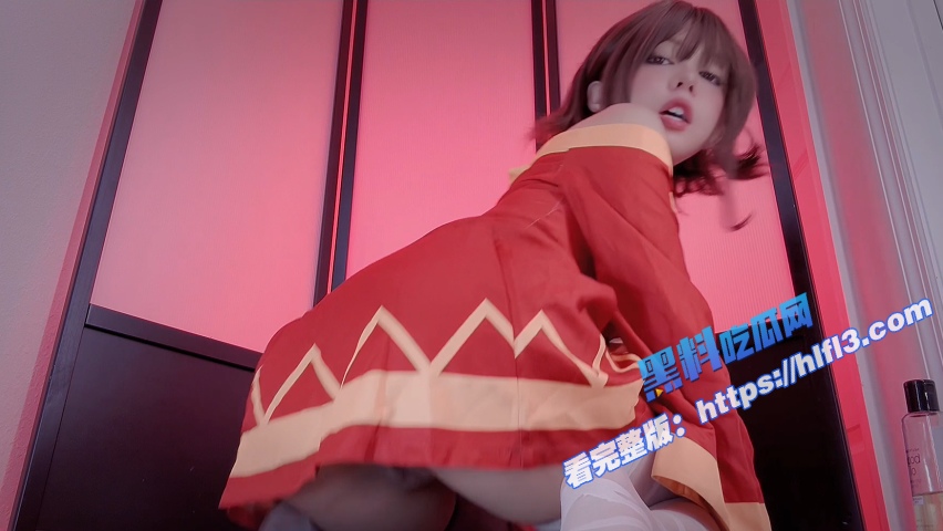 onlyfans萝莉 KittyxKum cos 惠惠 黑白双丝章鱼触手自慰 插的小穴白浆直流！1