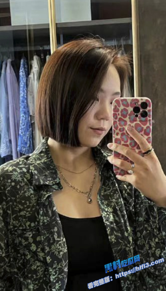 瓜友投稿  江苏扬州的母狗少妇夏芳太骚了 操得时候会喷水1