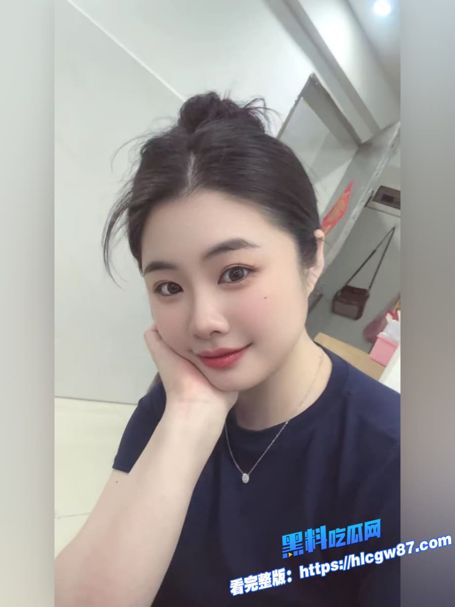 黑丝巨乳美少妇下海黄播!白虎粉穴夹乳夹戴项圈狂插假屌,自慰喷汁不过瘾,男友抱操无套猛干流白浆! 3 黑丝巨乳美少妇下海黄播!白虎粉穴夹乳夹戴项圈狂插假屌,自慰喷汁不过瘾,男友抱操无套猛干流白浆! 3