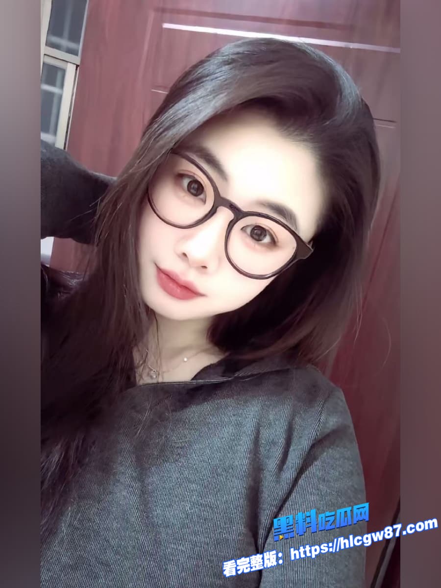 黑丝巨乳美少妇下海黄播!白虎粉穴夹乳夹戴项圈狂插假屌,自慰喷汁不过瘾,男友抱操无套猛干流白浆! 4 黑丝巨乳美少妇下海黄播!白虎粉穴夹乳夹戴项圈狂插假屌,自慰喷汁不过瘾,男友抱操无套猛干流白浆! 4