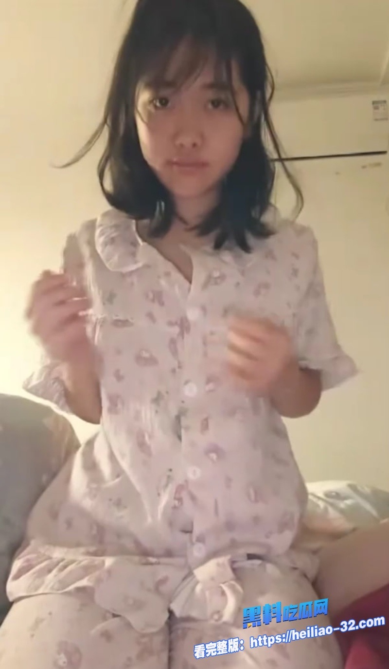 超嫩高三萝莉露脸自慰大胸少女玩弄极品粉嫩小穴自爆已换8任男友4 超嫩高三萝莉露脸自慰大胸少女玩弄极品粉嫩小穴自爆已换8任男友4