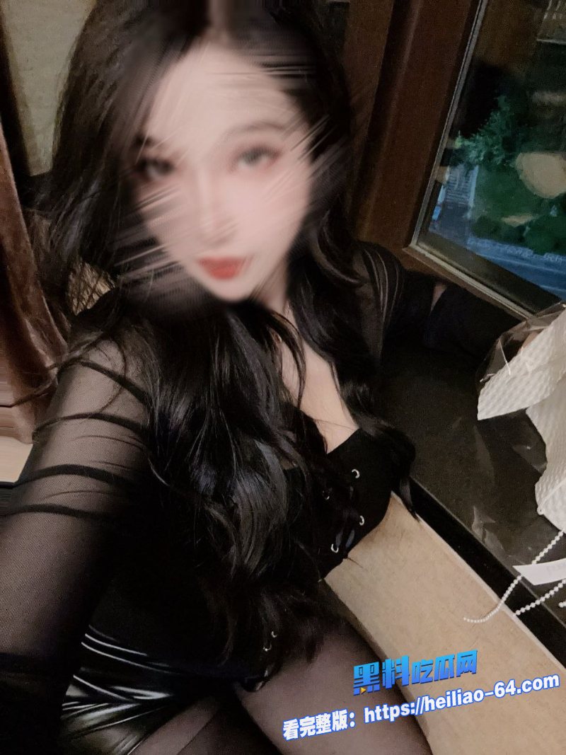 超顶丰臀巨乳御姐穿开档黑丝被金主玩坏全程骚穴狂喷奶子乱晃太骚了5