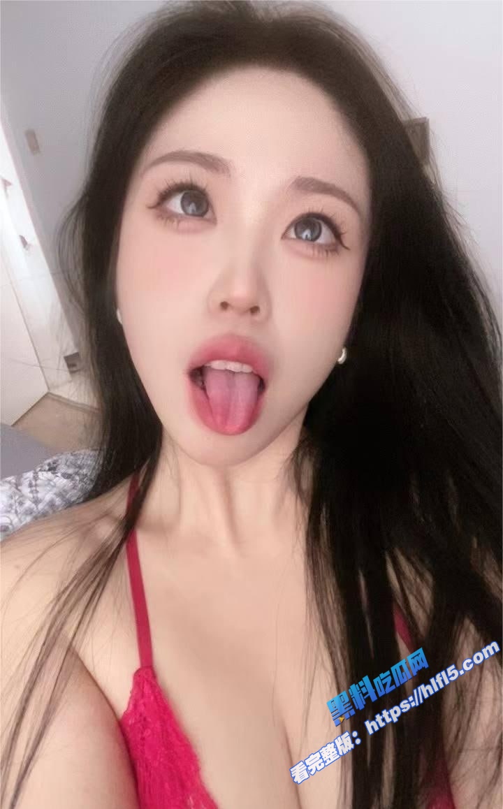 抖音反差女神 感觉 极品大骚货 金主定制福利流出 那对大奶子晃得眼都花了 浪得没边儿！3