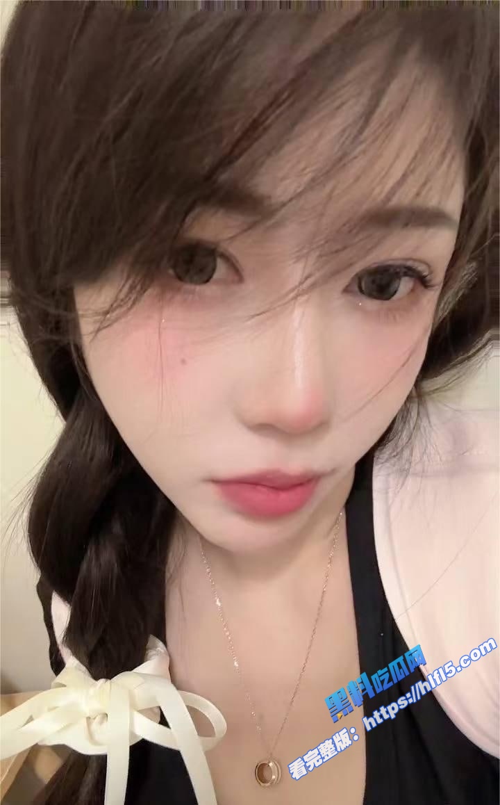 抖音反差女神 感觉 极品大骚货 金主定制福利流出 那对大奶子晃得眼都花了 浪得没边儿！4