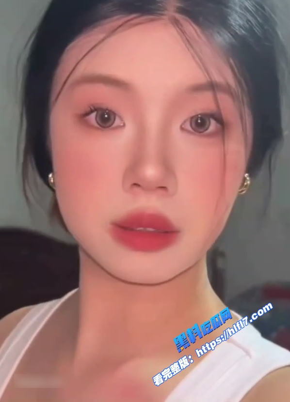 极品萝莉福利姬 神似杨紫的样子 露脸自慰订阅福利泄密 暴力抽插自己的小骚穴！ 图1