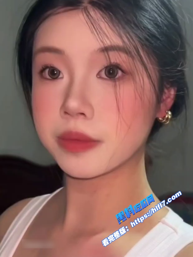 极品萝莉福利姬 神似杨紫的样子 露脸自慰订阅福利泄密 暴力抽插自己的小骚穴！ 图2