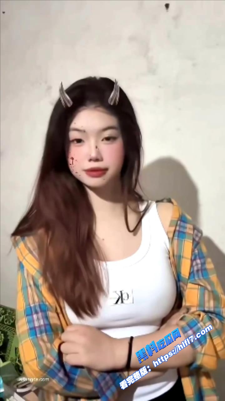 极品萝莉福利姬 神似杨紫的样子 露脸自慰订阅福利泄密 暴力抽插自己的小骚穴！ 图4