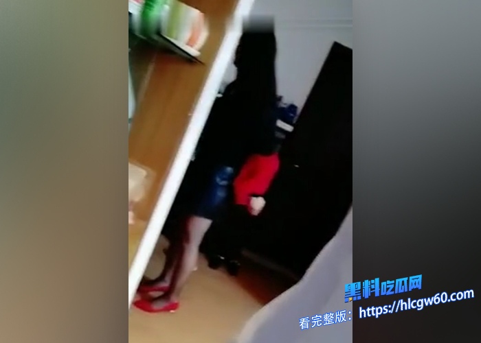 真实乱伦兽欲儿子给黑丝老妈下药强上亲妈一开始还严厉拒绝药效上来骚的不行要求儿子大肉棒帮忙止痒猛操内射对白精彩 图1 真实乱伦兽欲儿子给黑丝老妈下药强上亲妈一开始还严厉拒绝药效上来骚的不行要求儿子大肉棒帮忙止痒猛操内射对白精彩 图1