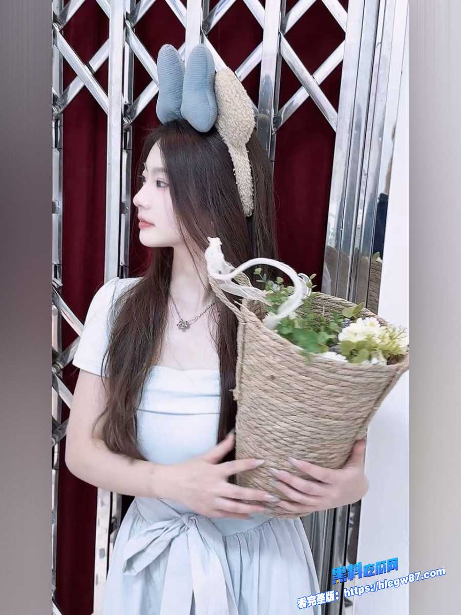黑白丝双飞淫乱夜!清纯女儿为留金主爸爸,足交深喉轮番上阵,内射满溢求饶高潮! 7 黑白丝双飞淫乱夜!清纯女儿为留金主爸爸,足交深喉轮番上阵,内射满溢求饶高潮! 7
