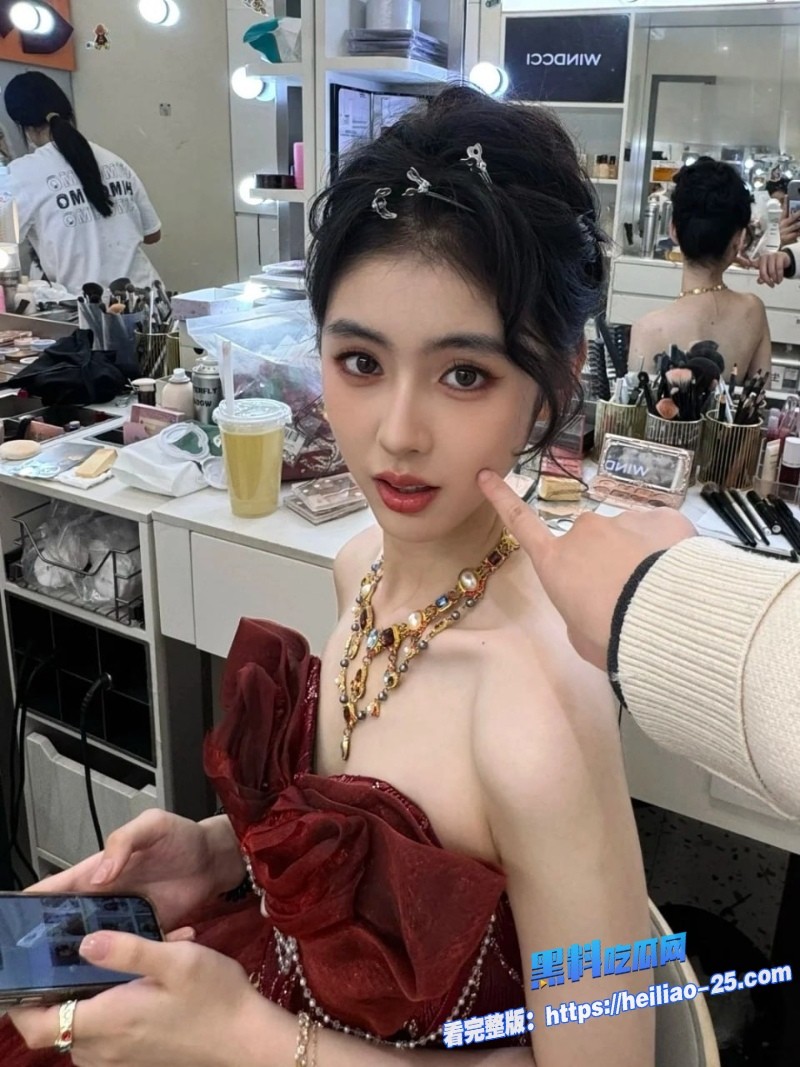 北京极品艺术生卓诗兰圣诞节拍写真被爱马仕包拿下窗边掐脖狂干后入视频曝光 5 北京极品艺术生卓诗兰圣诞节拍写真被爱马仕包拿下窗边掐脖狂干后入视频曝光 5