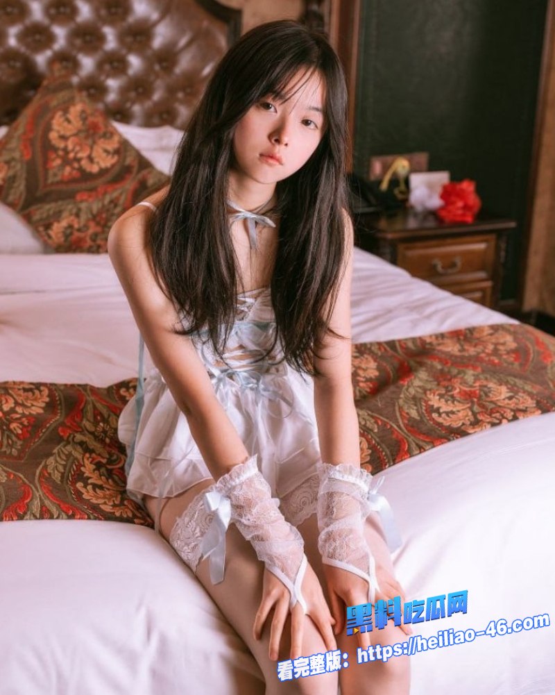 素人渔夫私拍神作林书辞天使小仙女白丝自摸遭咸猪手4 素人渔夫私拍神作林书辞天使小仙女白丝自摸遭咸猪手4