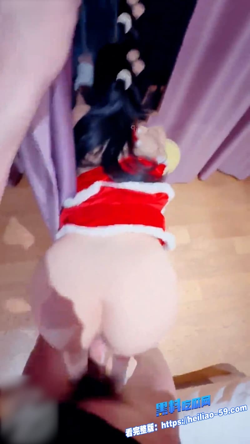 海角兄妹乱伦极品妹妹身穿圣诞装翘臀被哥狂操嫩穴呻吟声响到跨年钟声都盖不住8