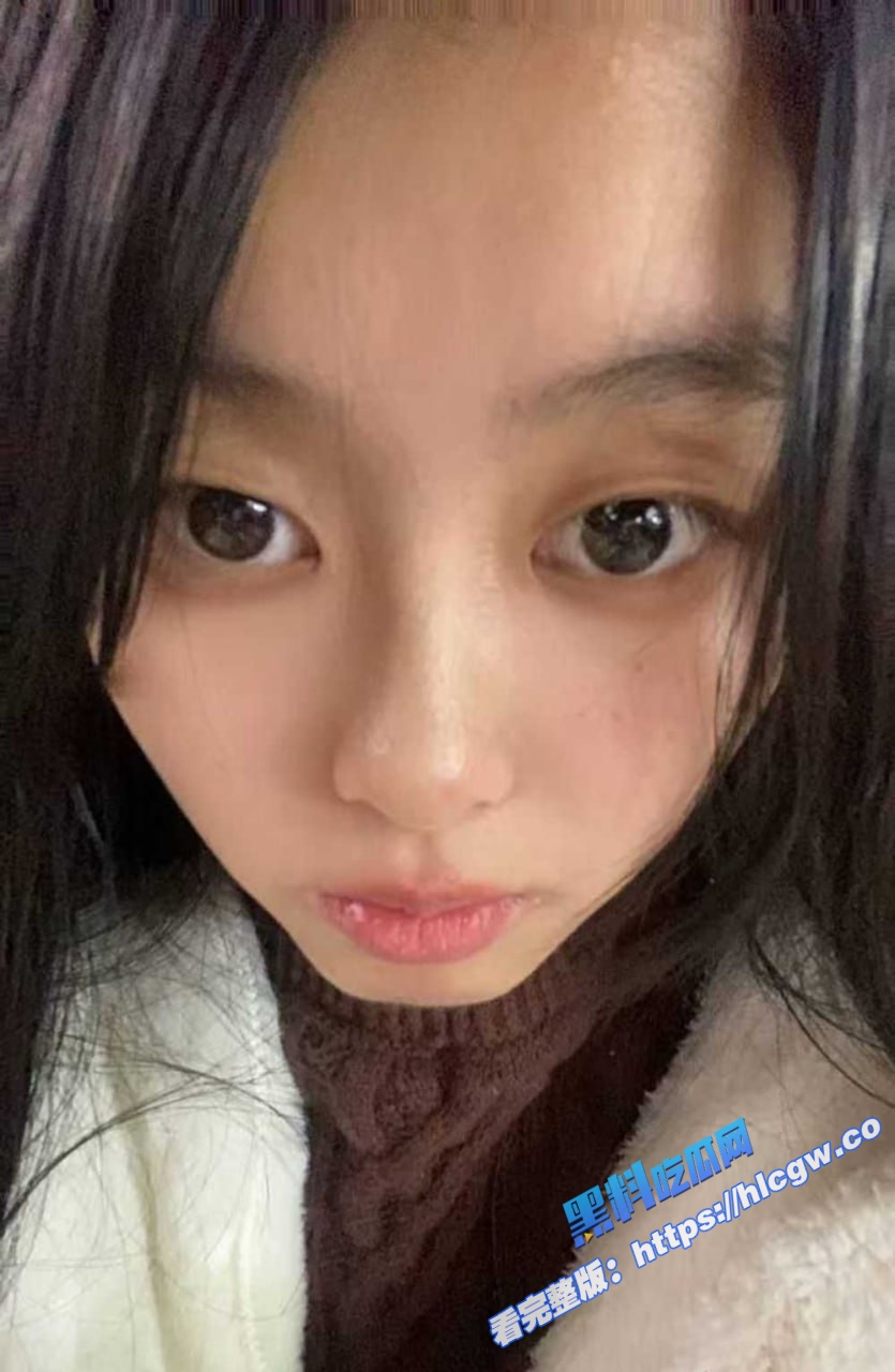 彭万珊四川资阳高职学院自拍