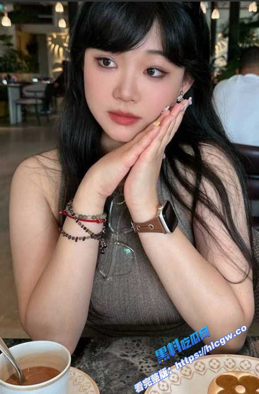 四川高颜值反差学妹 李晓欣 清纯的外表被调教得毫无人性 主动献身玩多人运动！图2